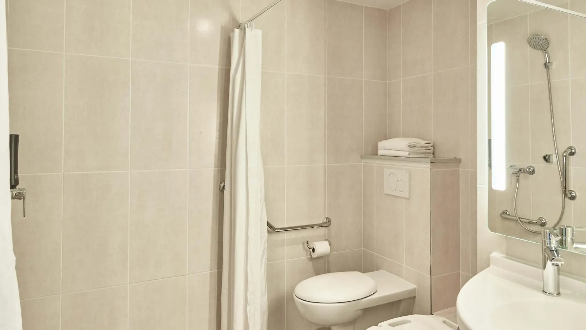 B&B Hotel Massy Gare Tgv 3*, Massy (Essonne)
